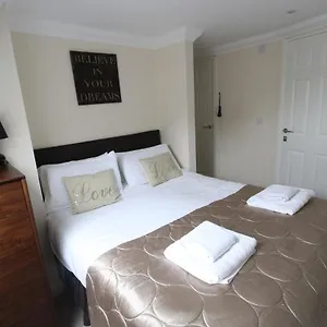 Westcliff House - 4 Bedrooms Holiday home Bournemouth