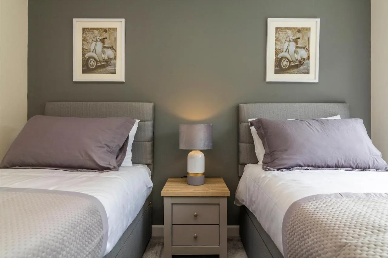 Blackstone Walk - Fabulous Houses With Parking Nottingham 0*,  United Kingdom