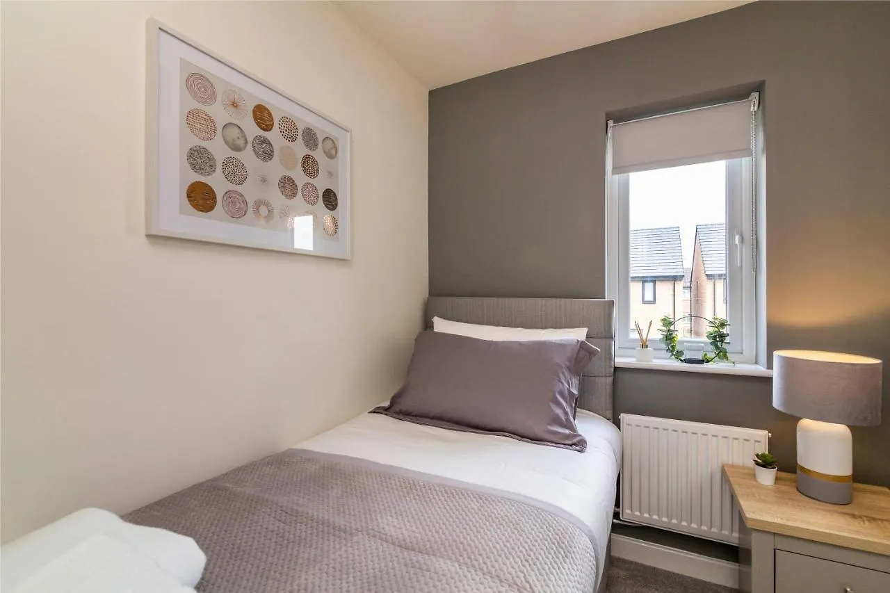 Blackstone Walk - Fabulous Houses With Parking Nottingham 0*,  United Kingdom